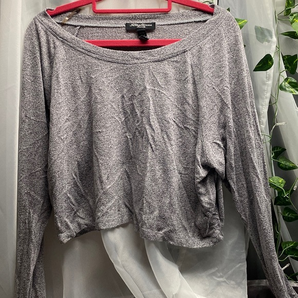 Loose long sleeve cropped top - Picture 1 of 1